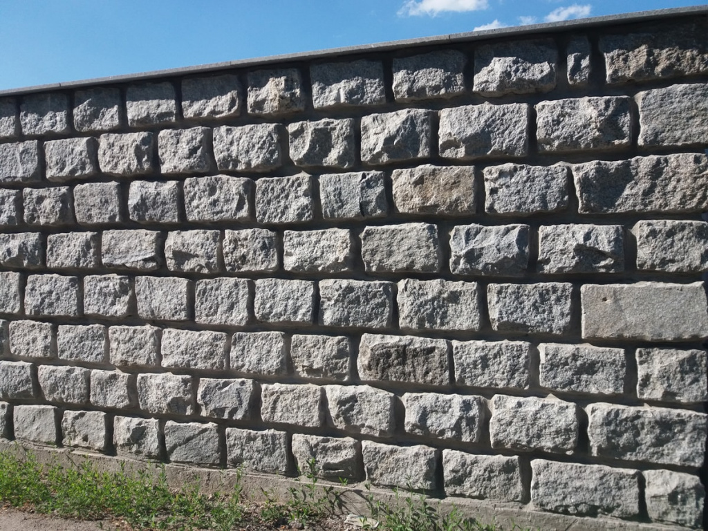 Как выбрать бетон для возведения фундамента под забор